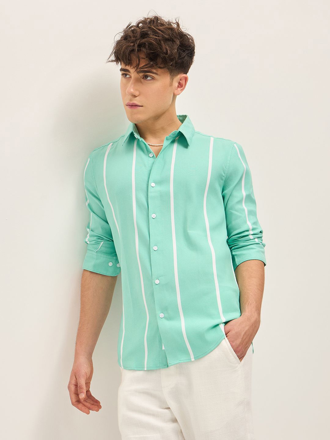 THE BEAR HOUSE Men Spread Collar Vertical Striped Cotton Slim Fit Casual Shirt, White
THE BEAR HOUSE Men Spread Collar Vertical Striped Cotton Slim Fit Casual Shirt, White