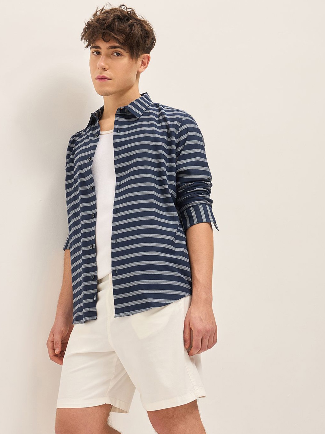 THE BEAR HOUSE Men Spread Collar Horizontal Striped Cotton Slim Fit Casual Shirt, Navy blue
THE BEAR HOUSE Men Spread Collar Horizontal Striped Cotton Slim Fit Casual Shirt, Navy blue