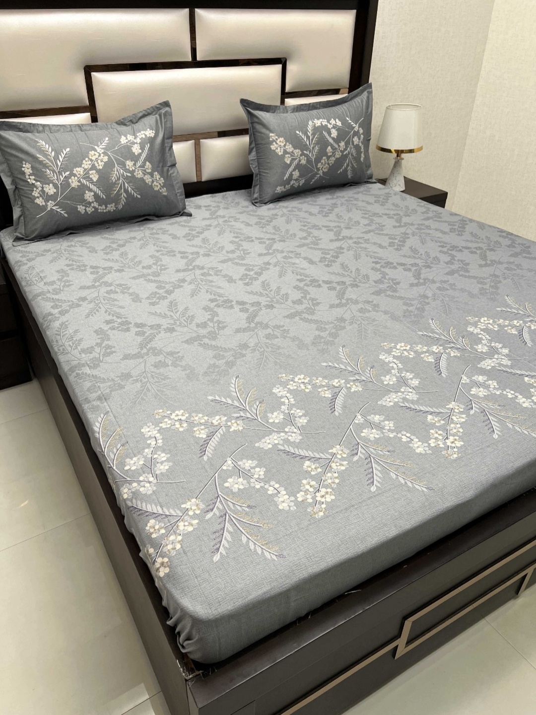 Pure Decor Grey & Beige Floral Pure Cotton 250 TC King Bedsheet Set 2.72 m x 2.72 m
Pure Decor Grey & Beige Floral Pure Cotton 250 TC King Bedsheet Set 2.72 m x 2.72 m