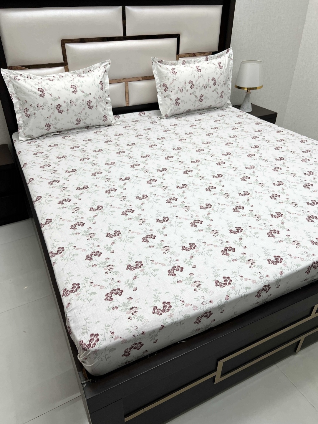 Pure Decor Cotton King Size Double Bed Bedsheet With 2 Pillow Covers 108 in X 108 in, White
Pure Decor Cotton King Size Double Bed Bedsheet With 2 Pillow Covers 108 in X 108 in, White