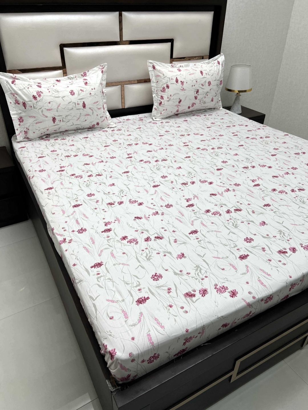 Pure Decor White & Maroon Floral Pure Cotton 240 TC King Bedsheet Set 2.75 m x 2.75 m
Pure Decor White & Maroon Floral Pure Cotton 240 TC King Bedsheet Set 2.75 m x 2.75 m