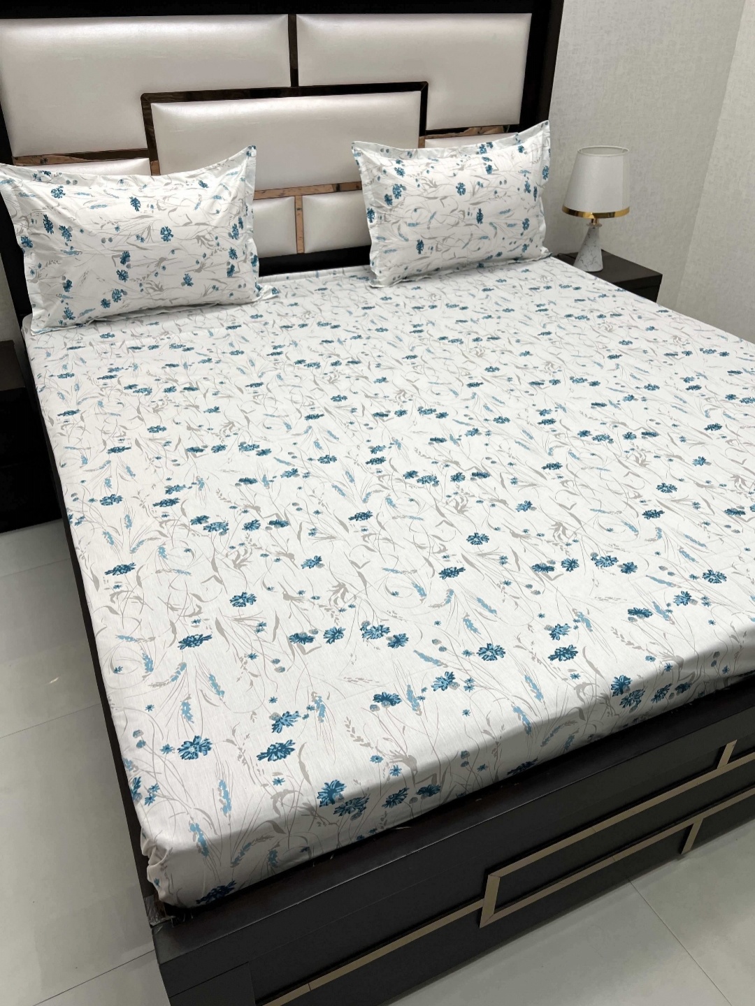 Pure Decor Cotton King Size Double Bed Bedsheet With 2 Pillow Covers 108 in X 108 in, White
Pure Decor Cotton King Size Double Bed Bedsheet With 2 Pillow Covers 108 in X 108 in, White