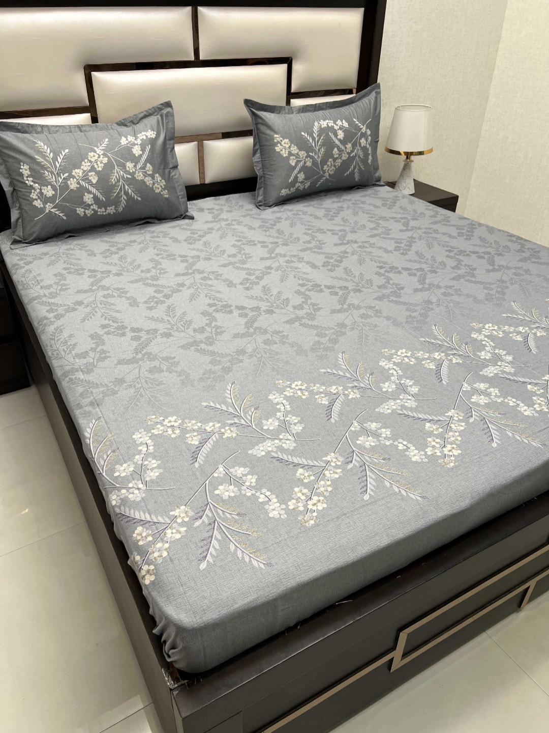 Pure Decor Grey & Beige Floral Pure Cotton 260 TC King Bedsheet Set 2.72 m x 2.73 m
Pure Decor Grey & Beige Floral Pure Cotton 260 TC King Bedsheet Set 2.72 m x 2.73 m