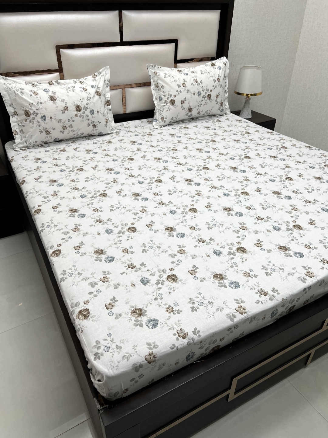 Pure Decor Cotton King Size Double Bed Bedsheet With 2 Pillow Covers 108 in X 108 in, White
Pure Decor Cotton King Size Double Bed Bedsheet With 2 Pillow Covers 108 in X 108 in, White