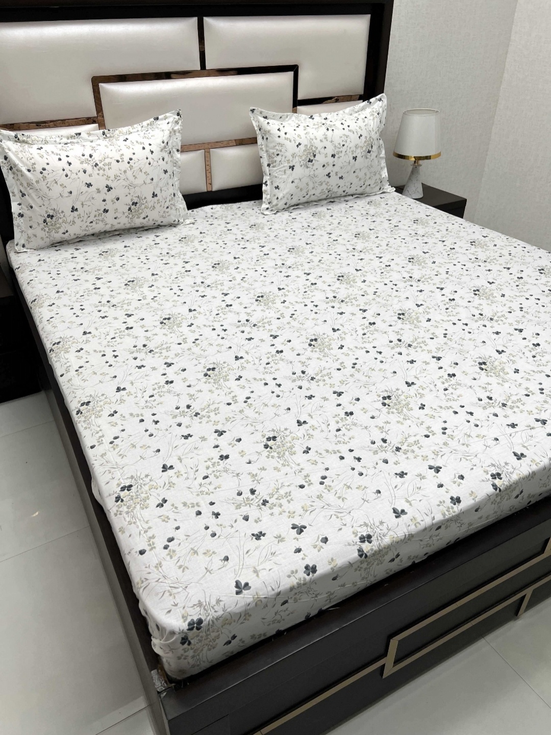 Pure Decor Cotton King Size Double Bed Bedsheet With 2 Pillow Covers 108 in X 108 in, White
Pure Decor Cotton King Size Double Bed Bedsheet With 2 Pillow Covers 108 in X 108 in, White