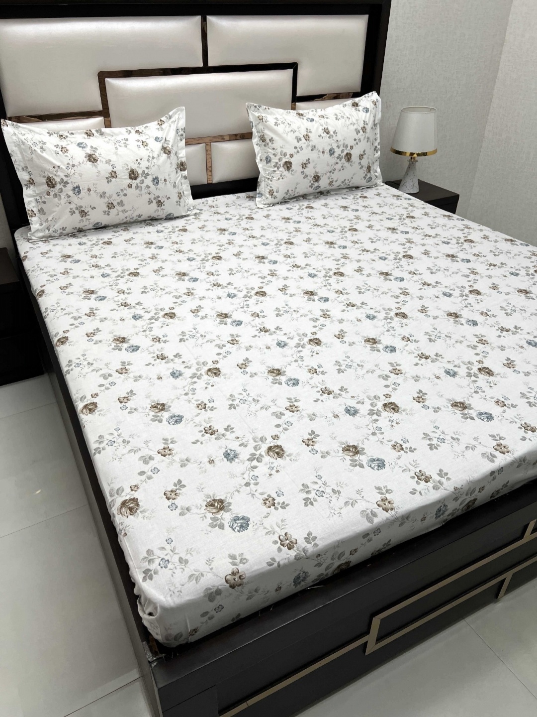 Pure Decor Cotton King Size Double Bedsheet With 2 Pillow Covers 108 in X 108 in, White
Pure Decor Cotton King Size Double Bedsheet With 2 Pillow Covers 108 in X 108 in, White