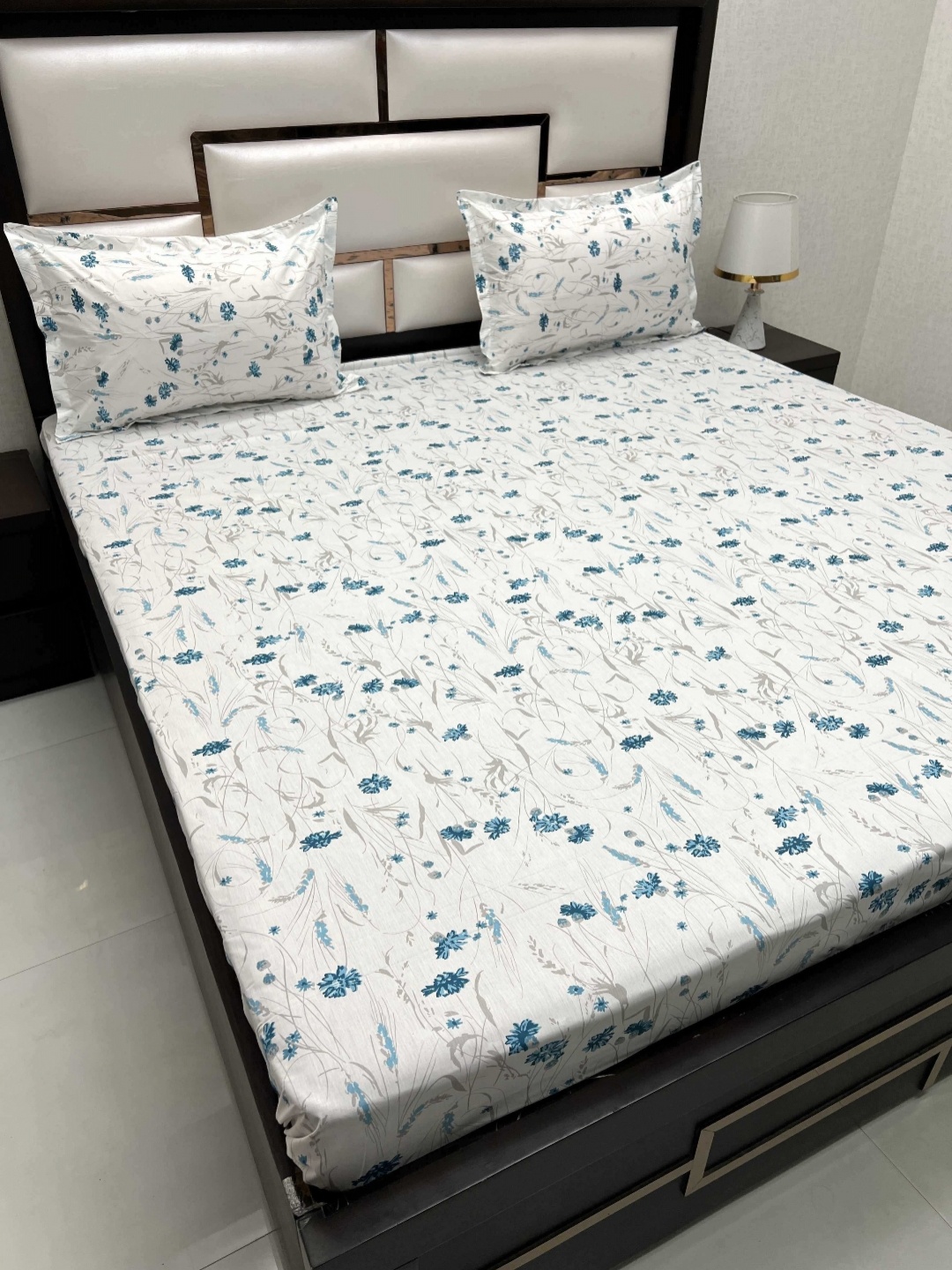 Pure Decor Cotton King Size Double Bed Bedsheet With 2 Pillow Covers 108 in X 108 in, White
Pure Decor Cotton King Size Double Bed Bedsheet With 2 Pillow Covers 108 in X 108 in, White