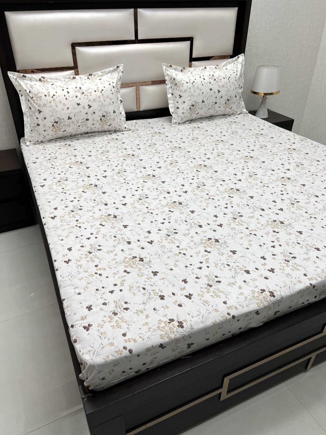 Pure Decor Cotton King Size Double Bedsheet With 2 Pillow Covers 108 in X 108 in, White
Pure Decor Cotton King Size Double Bedsheet With 2 Pillow Covers 108 in X 108 in, White