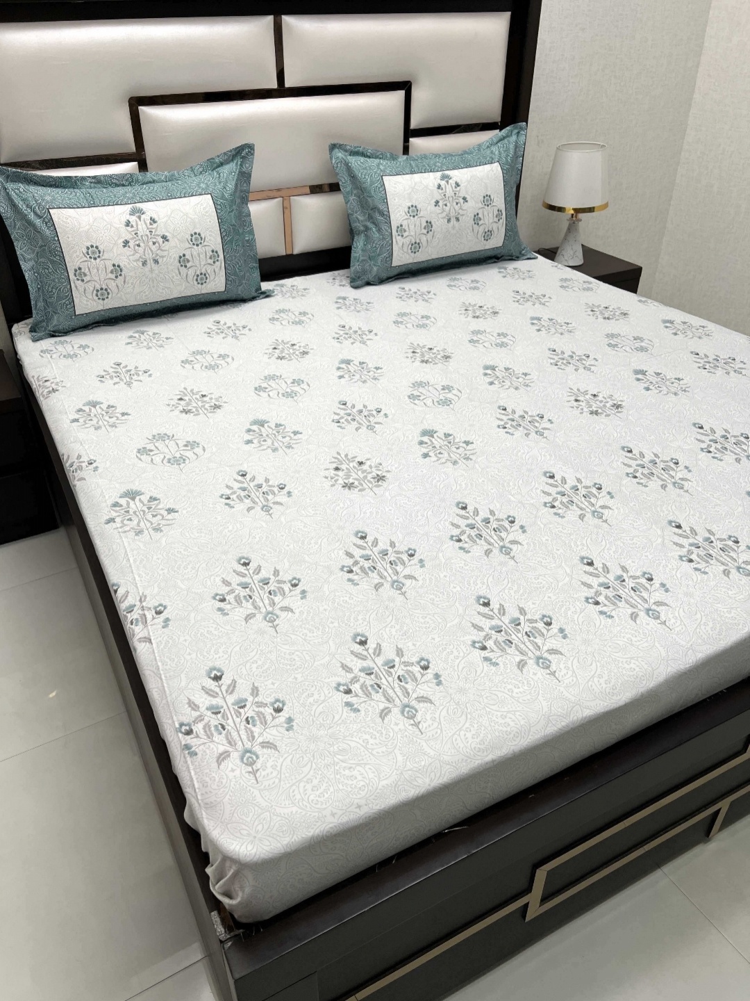 Pure Decor Off White & Blue Floral Pure Cotton 260 TC King Bedsheet Set 2.72 m x 2.73 m
Pure Decor Off White & Blue Floral Pure Cotton 260 TC King Bedsheet Set 2.72 m x 2.73 m