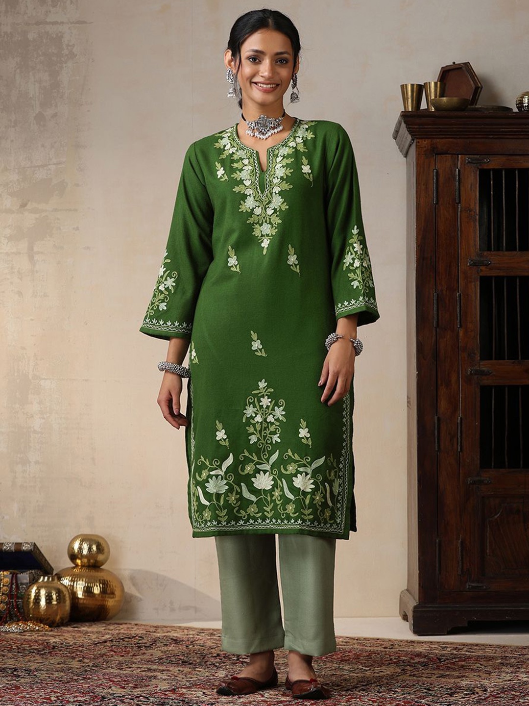 House of Chikankari Ethnic Motifs Embroidered Aari Work Woollen Straight Kurta, Green
House of Chikankari Ethnic Motifs Embroidered Aari Work Woollen Straight Kurta, Green