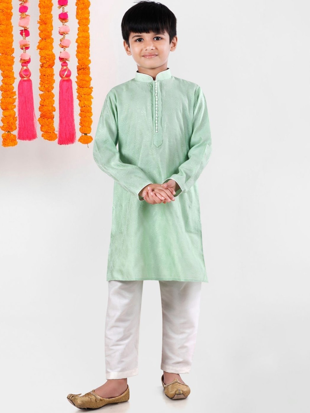 Pehanaava Boys Floral Embroidered Thread Work Straight Pure Cotton Kurta With Pyjamas, Green
Pehanaava Boys Floral Embroidered Thread Work Straight Pure Cotton Kurta With Pyjamas, Green