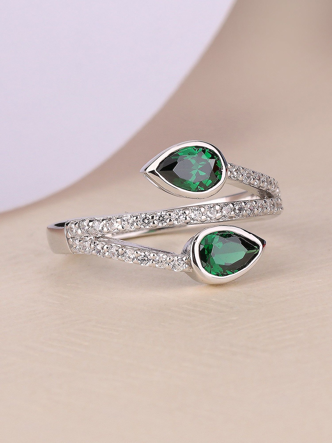 Ornate Jewels 925 Sterling Silver Rhodium-Plated CZ Stone-Studded Leaf Design Finger Ring
Ornate Jewels 925 Sterling Silver Rhodium-Plated CZ Stone-Studded Leaf Design Finger Ring