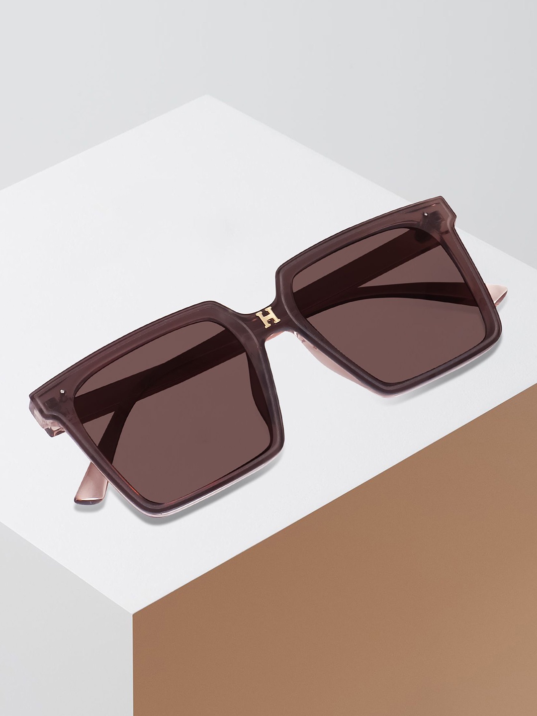 Peter Jones Eyewear Unisex Oversized Sunglasses with UV Protected Lens 58033TBW-Brown
Peter Jones Eyewear Unisex Oversized Sunglasses with UV Protected Lens 58033TBW-Brown
