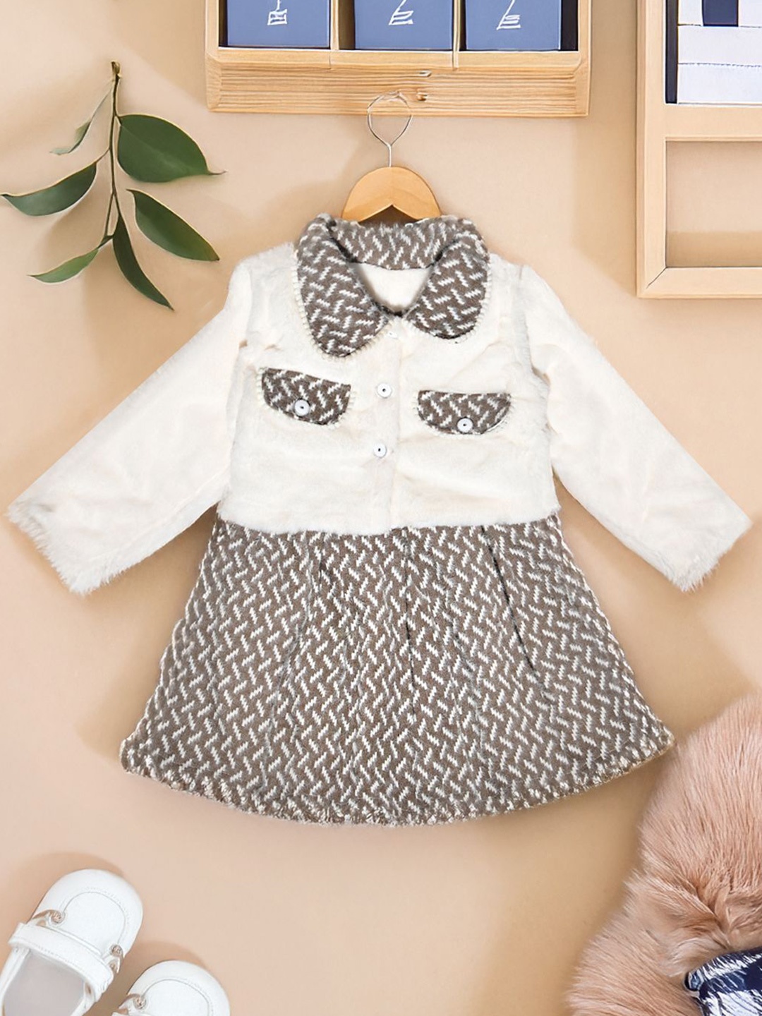 Bella Moda Girls Woollen Abstract Printed Shirt Collar Full sleeves Fit and Flare Dress, White
Bella Moda Girls Woollen Abstract Printed Shirt Collar Full sleeves Fit and Flare Dress, White