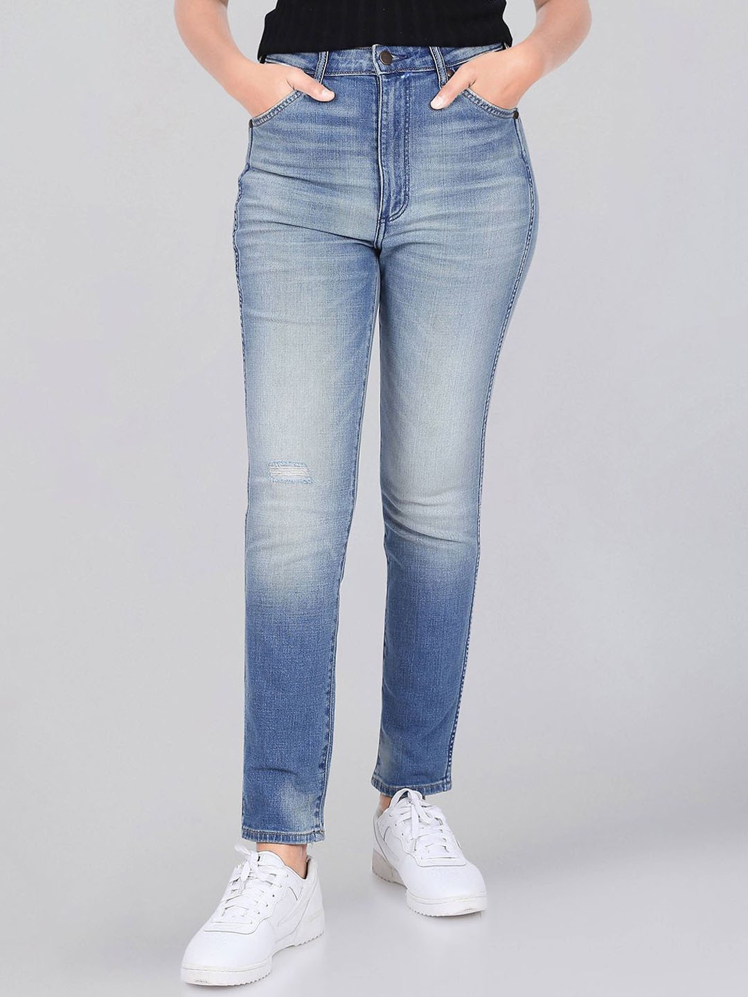 Wrangler Women Slim Fit High-Rise Mildly Distressed Heavy Fade Stretchable Jeans, Blue
Wrangler Women Slim Fit High-Rise Mildly Distressed Heavy Fade Stretchable Jeans, Blue