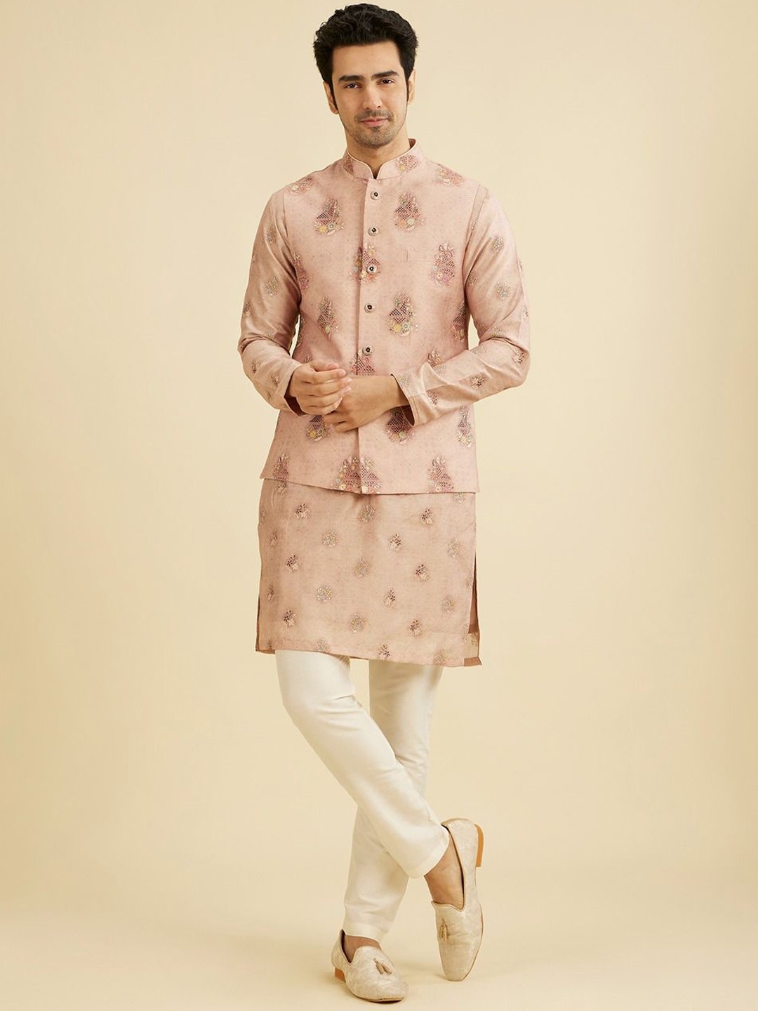 Manyavar Mandarin Collar Floral Printed Straight Kurta and Trouser with Nehru Jacket, Pink
Manyavar Mandarin Collar Floral Printed Straight Kurta and Trouser with Nehru Jacket, Pink