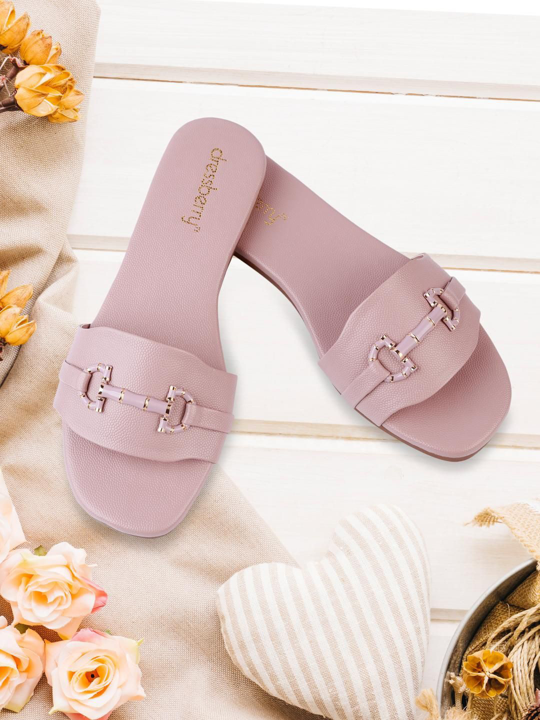 DressBerry Women Open Toe Flats, Nude 
DressBerry Women Open Toe Flats, Nude