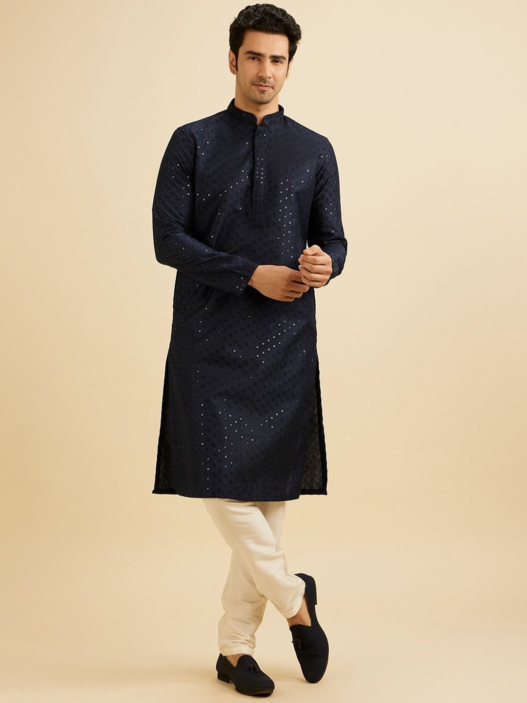 Manyavar Geometric Embroidered Sequinned Mandarin Collar Straight Kurta with Pyjamas, Navy blue
Manyavar Geometric Embroidered Sequinned Mandarin Collar Straight Kurta with Pyjamas, Navy blue