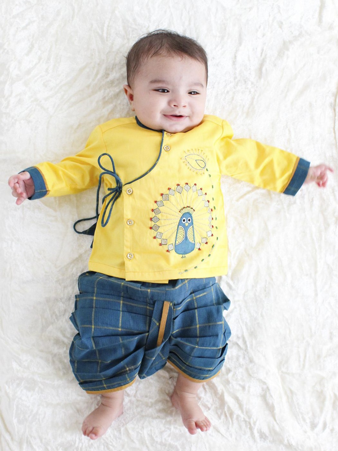 Tiber Taber Boys Ethnic Motifs Embroidered Angrakha Pure Cotton Kurta with Dhoti Pants, Yellow
Tiber Taber Boys Ethnic Motifs Embroidered Angrakha Pure Cotton Kurta with Dhoti Pants, Yellow