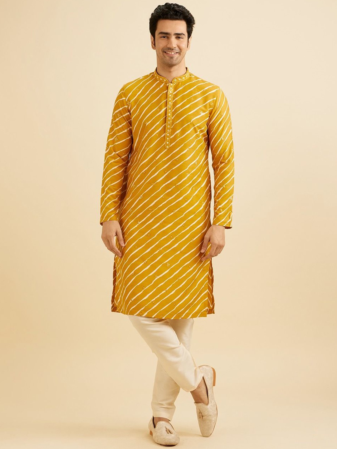Manyavar Leheriya Printed Sequinned Mandarin Collar Straight Kurta With Trousers, Mustard
Manyavar Leheriya Printed Sequinned Mandarin Collar Straight Kurta With Trousers, Mustard