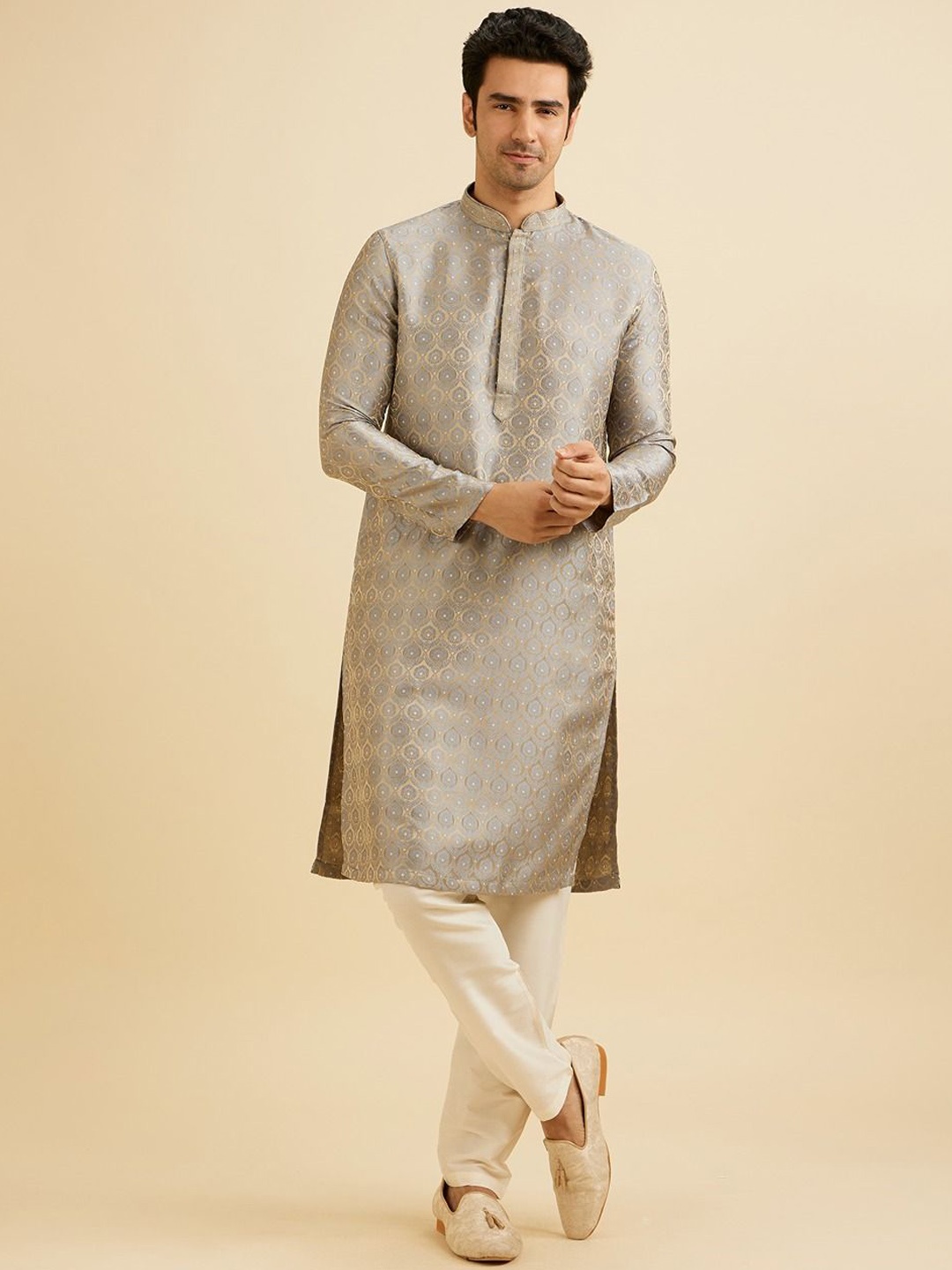 Manyavar Ethnic Motifs Woven Design Mandarin Collar Straight Kurta With Trousers, Green
Manyavar Ethnic Motifs Woven Design Mandarin Collar Straight Kurta With Trousers, Green