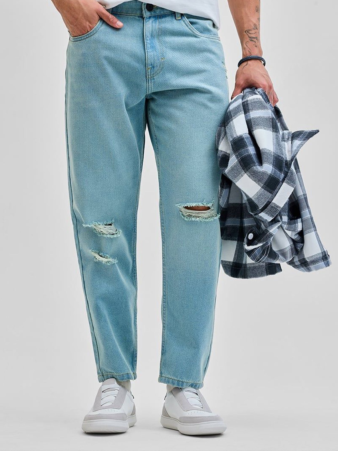 Snitch Men Comfort Relaxed Fit Mildly Distressed Light Fade Stretchable Cotton Jeans, Blue
Snitch Men Comfort Relaxed Fit Mildly Distressed Light Fade Stretchable Cotton Jeans, Blue