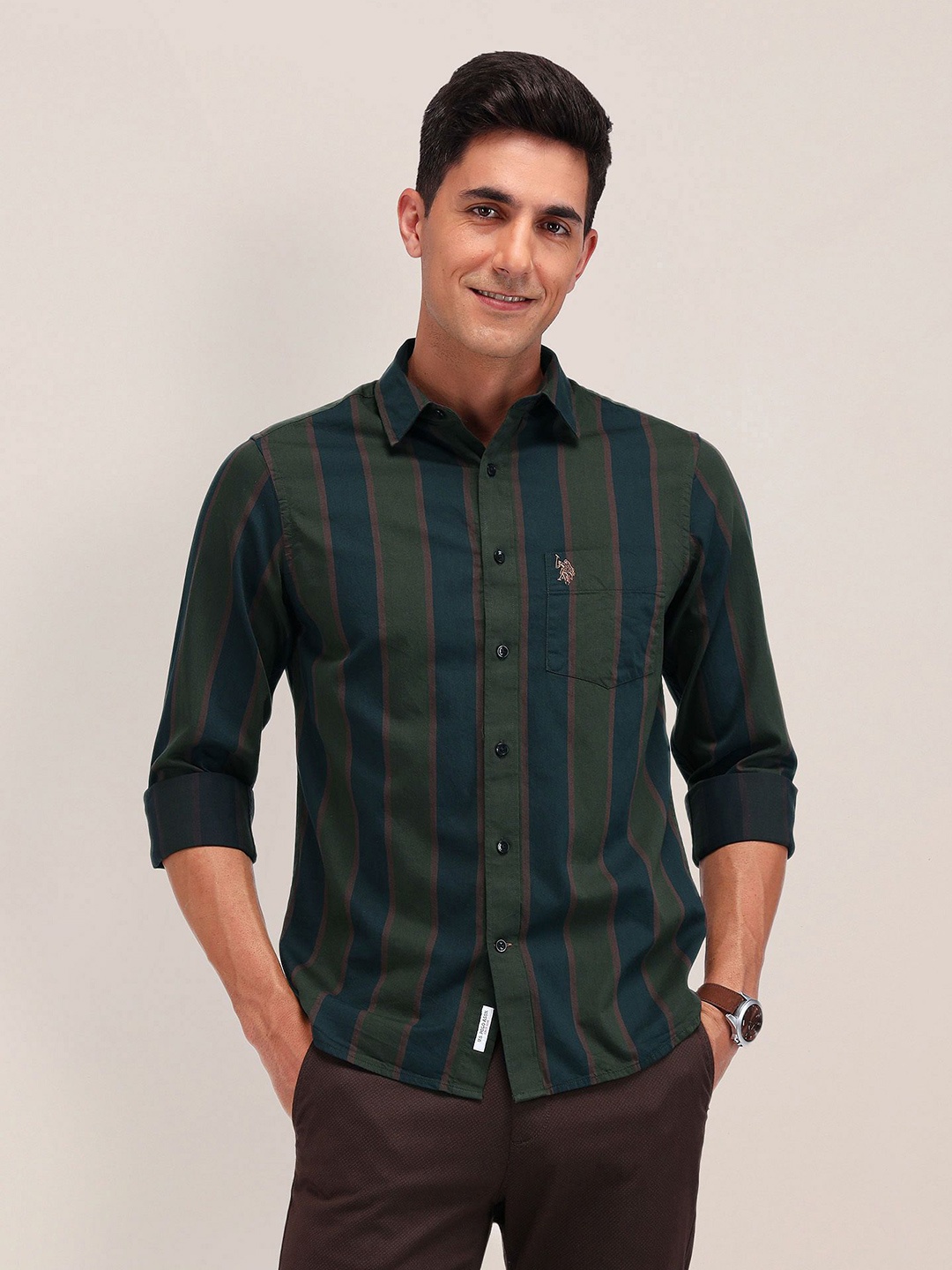 U.S. Polo Assn. Men Cutaway Collar Vertical Striped Cotton Tailored Fit Casual Shirt, Green
U.S. Polo Assn. Men Cutaway Collar Vertical Striped Cotton Tailored Fit Casual Shirt, Green