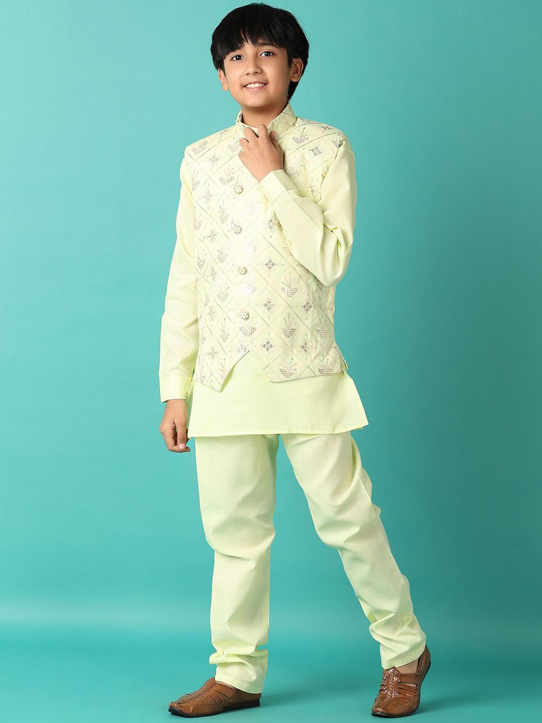 V-Mart Boys Mandarin Collar Regular Pure Cotton Kurta With Churidar With Nehru Jacket, Green
V-Mart Boys Mandarin Collar Regular Pure Cotton Kurta With Churidar With Nehru Jacket, Green