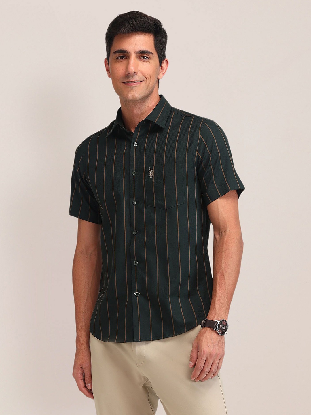 U.S. Polo Assn. Men Cutaway Collar Vertical Striped Cotton Tailored Fit Casual Shirt, Green
U.S. Polo Assn. Men Cutaway Collar Vertical Striped Cotton Tailored Fit Casual Shirt, Green