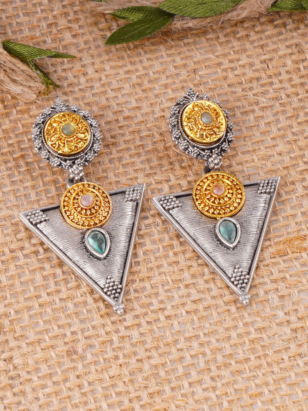 Adwitiya Collection Silver-Plated Triangle Filigree Oxidised Flower Crystals Drop Earrings
Adwitiya Collection Silver-Plated Triangle Filigree Oxidised Flower Crystals Drop Earrings