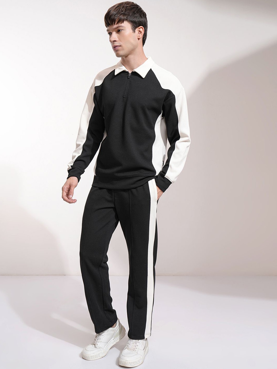 HIGHLANDER Colourblocked Polo Collar Long Sleeves Pure Cotton T-Shirt With Trouser, Black
HIGHLANDER Colourblocked Polo Collar Long Sleeves Pure Cotton T-Shirt With Trouser, Black