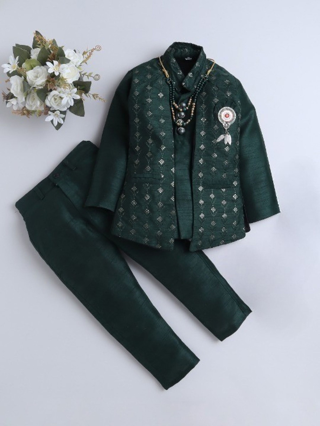 FOURFOLDS Boys Embroidered Mandarin Collar Long Sleeves Coat With Trouser With Chain, Green
FOURFOLDS Boys Embroidered Mandarin Collar Long Sleeves Coat With Trouser With Chain, Green