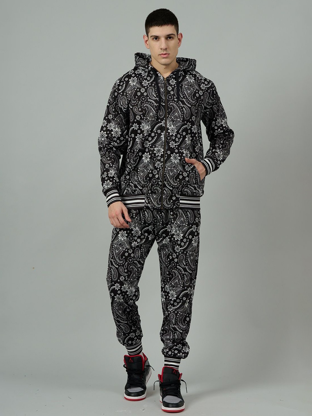 GO DEVIL Paisley Printed Hooded Oversized Woollen Fleece Sweatshirt With Jogger, Black
GO DEVIL Paisley Printed Hooded Oversized Woollen Fleece Sweatshirt With Jogger, Black