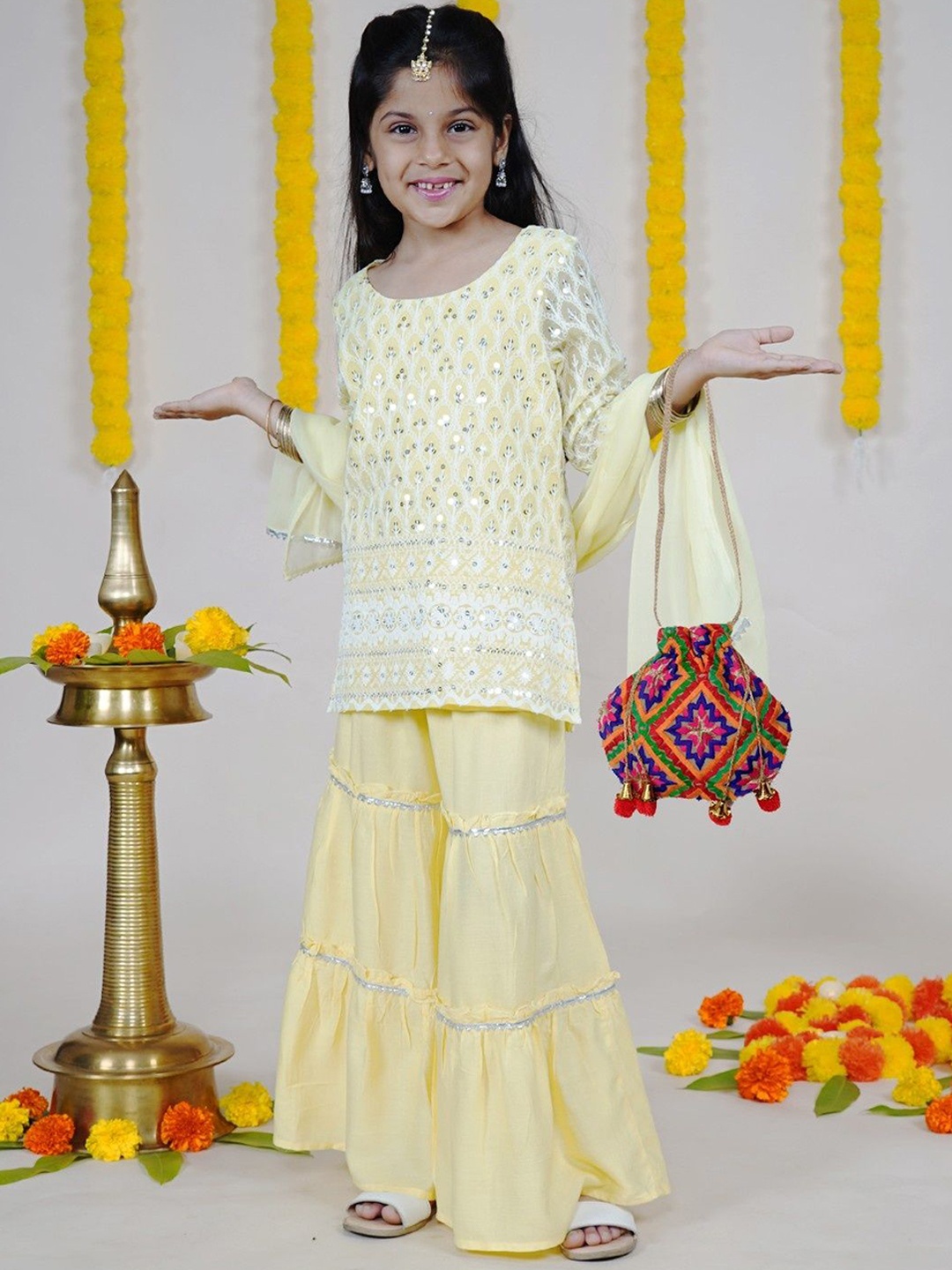 KiddoPanti Girls Ethnic Motifs Embroidered Straight Kurta with Sharara & Dupatta, Yellow
KiddoPanti Girls Ethnic Motifs Embroidered Straight Kurta with Sharara & Dupatta, Yellow