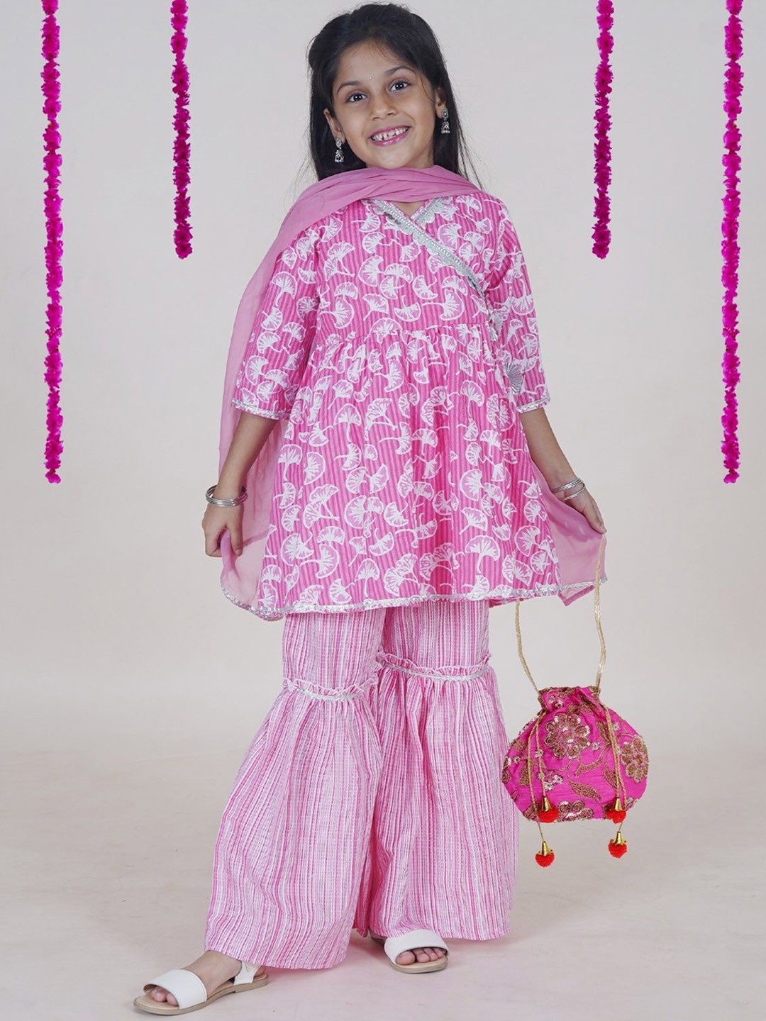 KiddoPanti Girls Floral Printed Pure Cotton A Line Kurta with Sharara & Dupatta, Pink
KiddoPanti Girls Floral Printed Pure Cotton A Line Kurta with Sharara & Dupatta, Pink
