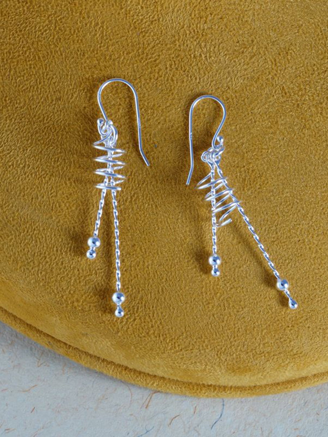 Tuanz Silver Jewelry 925 Sterling Silver Rhodium-Plated Contemporary Drop Earrings
Tuanz Silver Jewelry 925 Sterling Silver Rhodium-Plated Contemporary Drop Earrings
