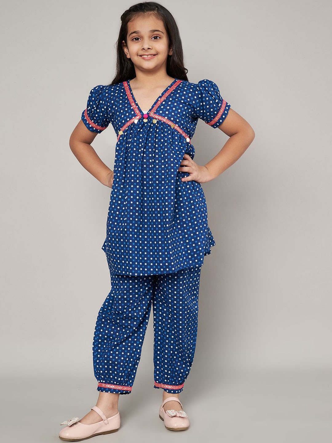 FABRIC FITOOR Girls Geometric Printed Pleated Sequinned Pure Cotton Kurta with Salwar, Navy blue
FABRIC FITOOR Girls Geometric Printed Pleated Sequinned Pure Cotton Kurta with Salwar, Navy blue