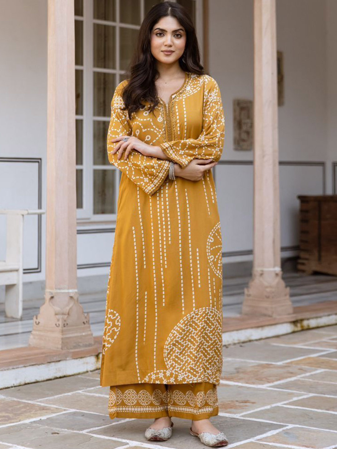 Anouk Mustard Yellow Geometric Printed Sweetheart Neck Straight Kurta With Palazzos
Anouk Mustard Yellow Geometric Printed Sweetheart Neck Straight Kurta With Palazzos