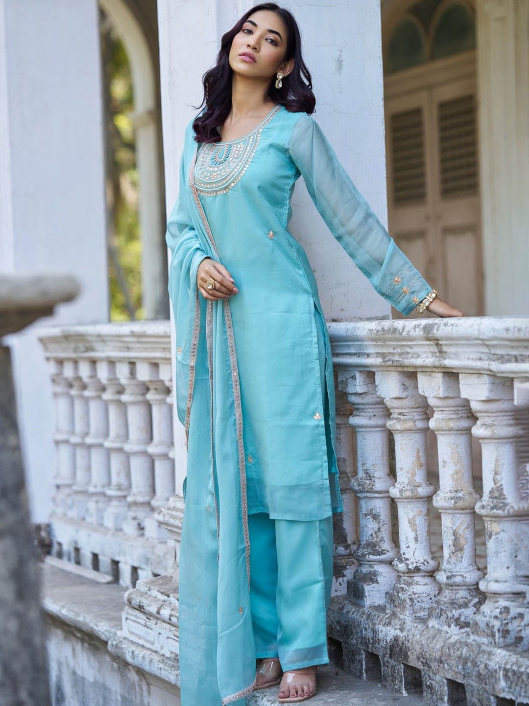 HOUSE OF MIRA Ethnic Motifs Embroidered Thread Work Kurta with Trouser & Dupatta, Blue
HOUSE OF MIRA Ethnic Motifs Embroidered Thread Work Kurta with Trouser & Dupatta, Blue