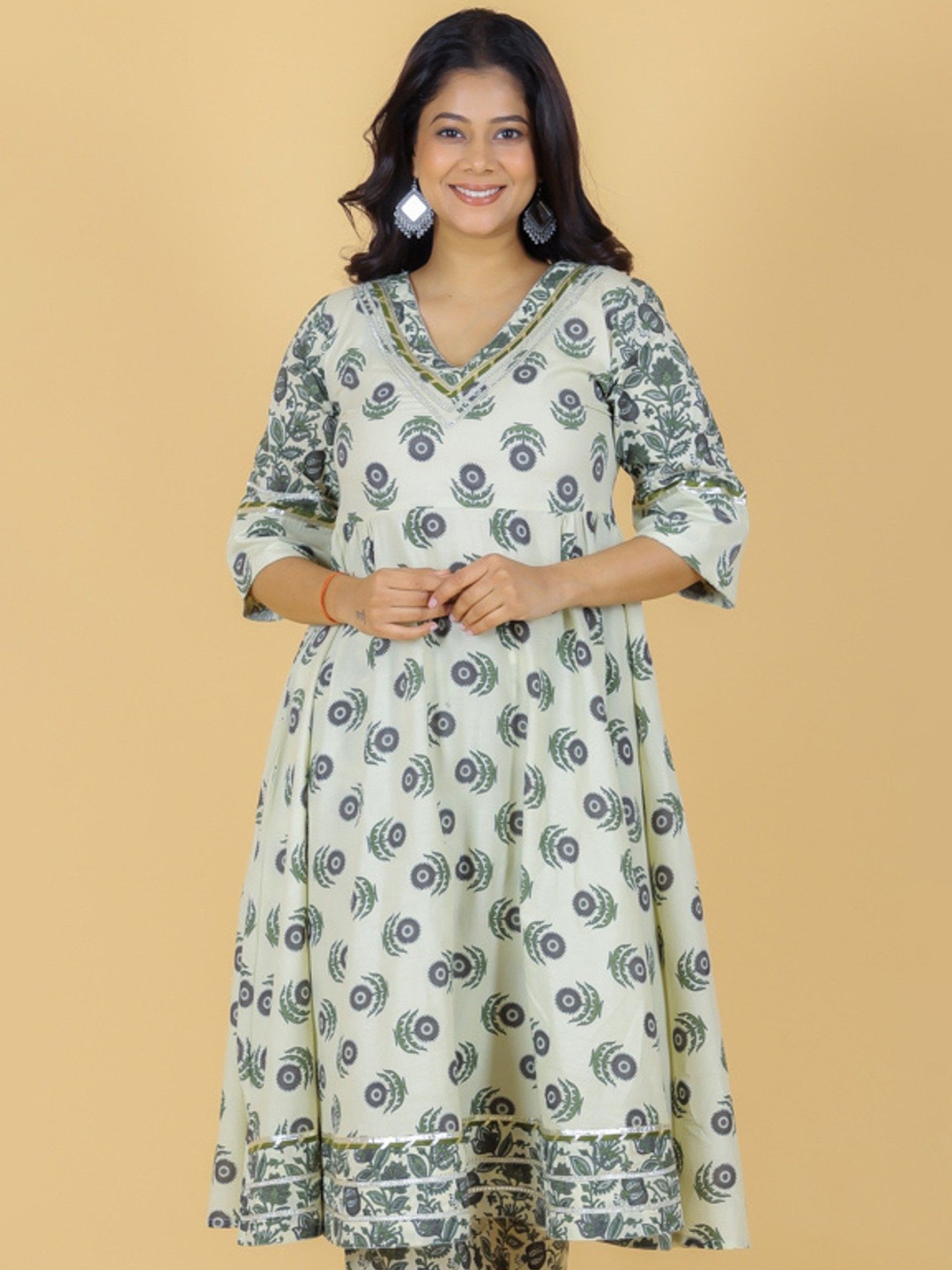 Aramya Floral Printed V-Neck Three-Quarter Sleeves Pure Cotton Anarkali Kurta, Green
Aramya Floral Printed V-Neck Three-Quarter Sleeves Pure Cotton Anarkali Kurta, Green