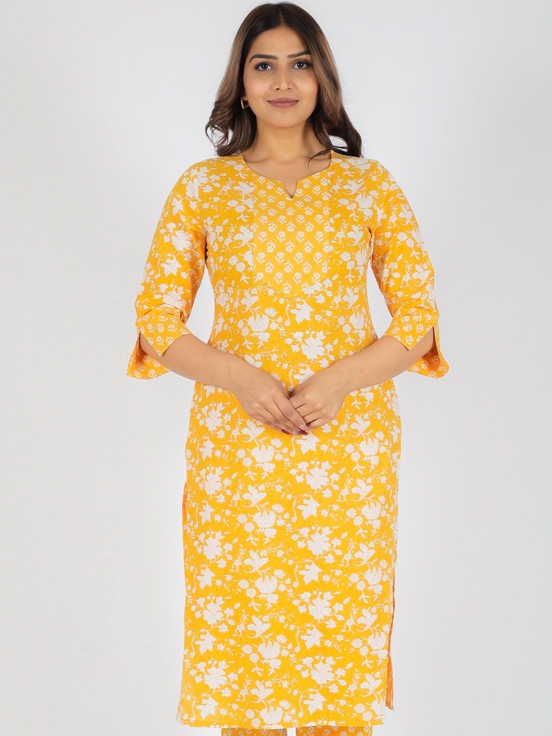 Aramya Floral Printed Round Neck Three-Quarter Sleeves Regular Pure Cotton Kurta, Yellow
Aramya Floral Printed Round Neck Three-Quarter Sleeves Regular Pure Cotton Kurta, Yellow