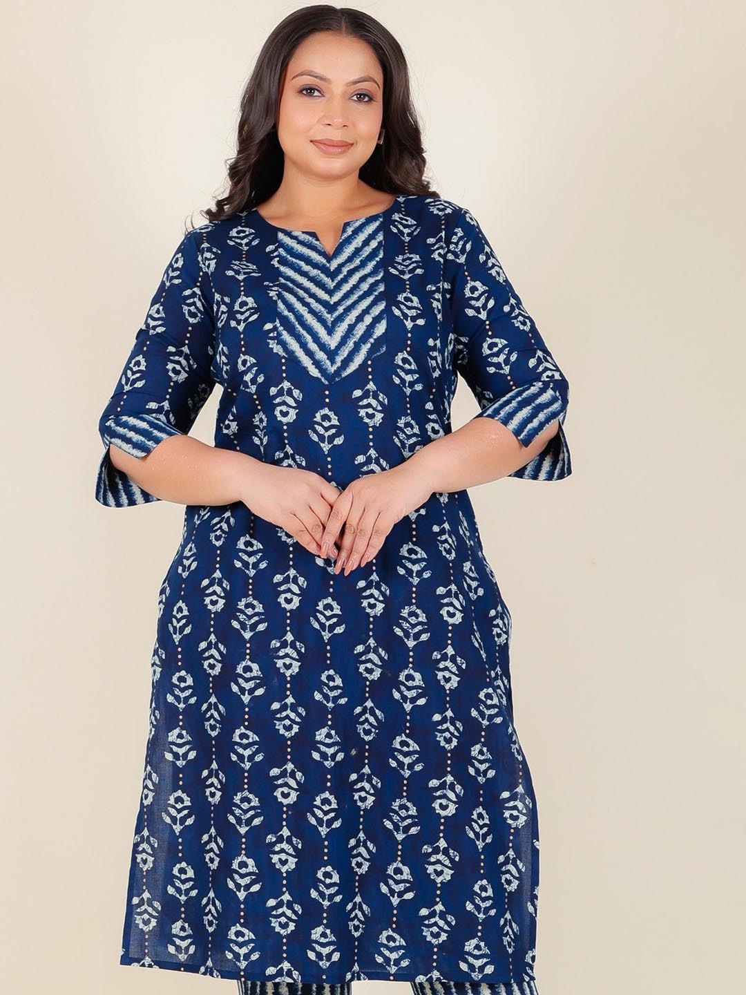Aramya Floral Printed Round Neck Three-Quarter Sleeves Regular Pure Cotton Straight Kurta, Navy blue
Aramya Floral Printed Round Neck Three-Quarter Sleeves Regular Pure Cotton Straight Kurta, Navy blue