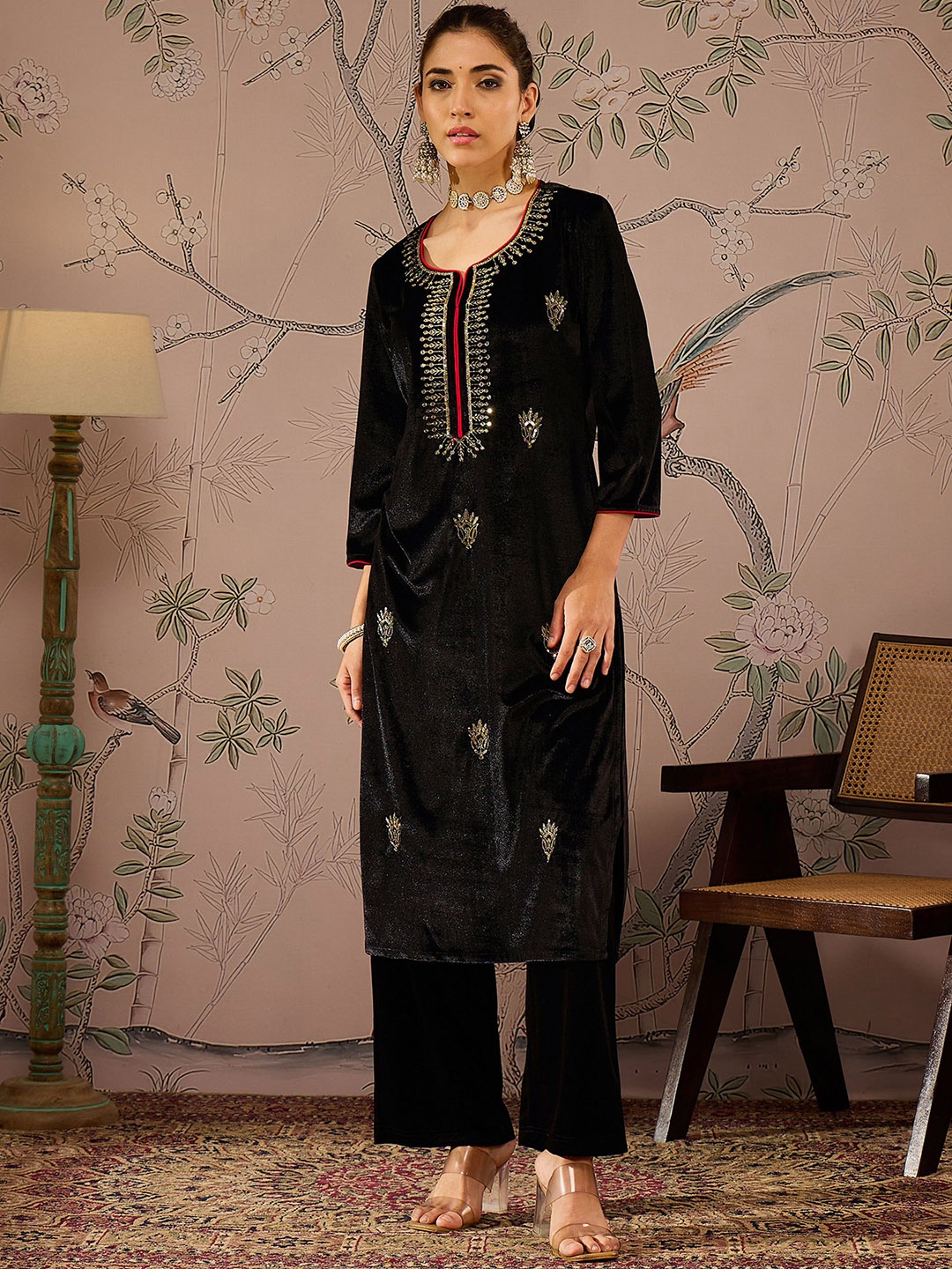 Shae by SASSAFRAS Floral Embroidered Round Neck Three-Quarter Sleeves Regular Velvet Kurta, Black
Shae by SASSAFRAS Floral Embroidered Round Neck Three-Quarter Sleeves Regular Velvet Kurta, Black