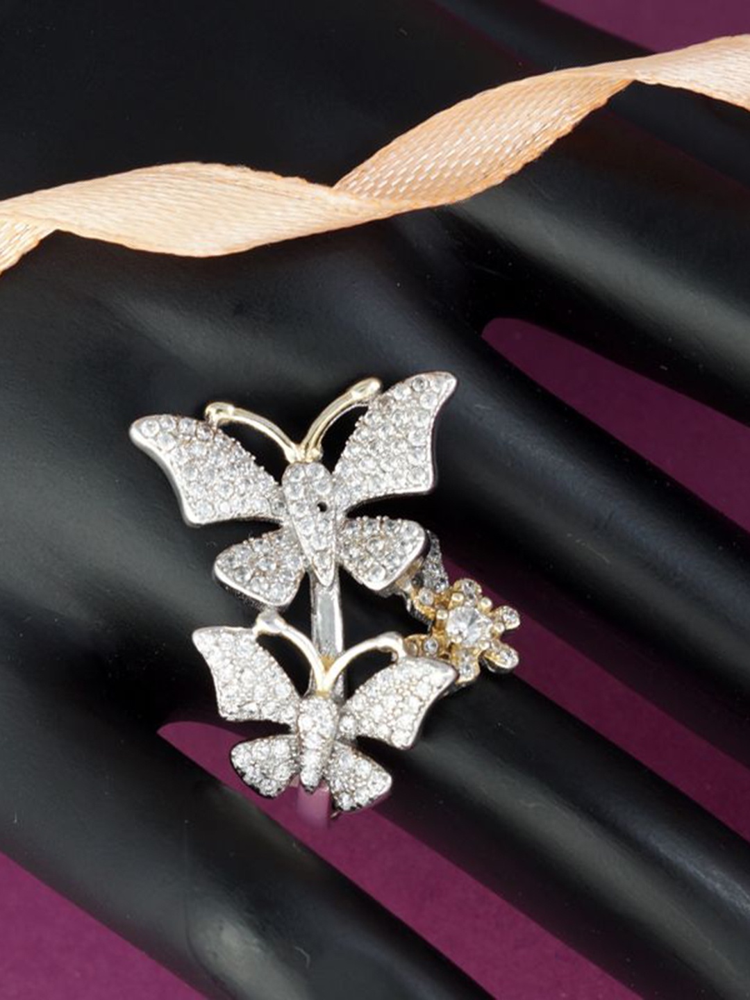Tuanz Silver Jewelry 925 Sterling Silver Cubic Zirconia-Studded Butterflies Finger Ring
Tuanz Silver Jewelry 925 Sterling Silver Cubic Zirconia-Studded Butterflies Finger Ring