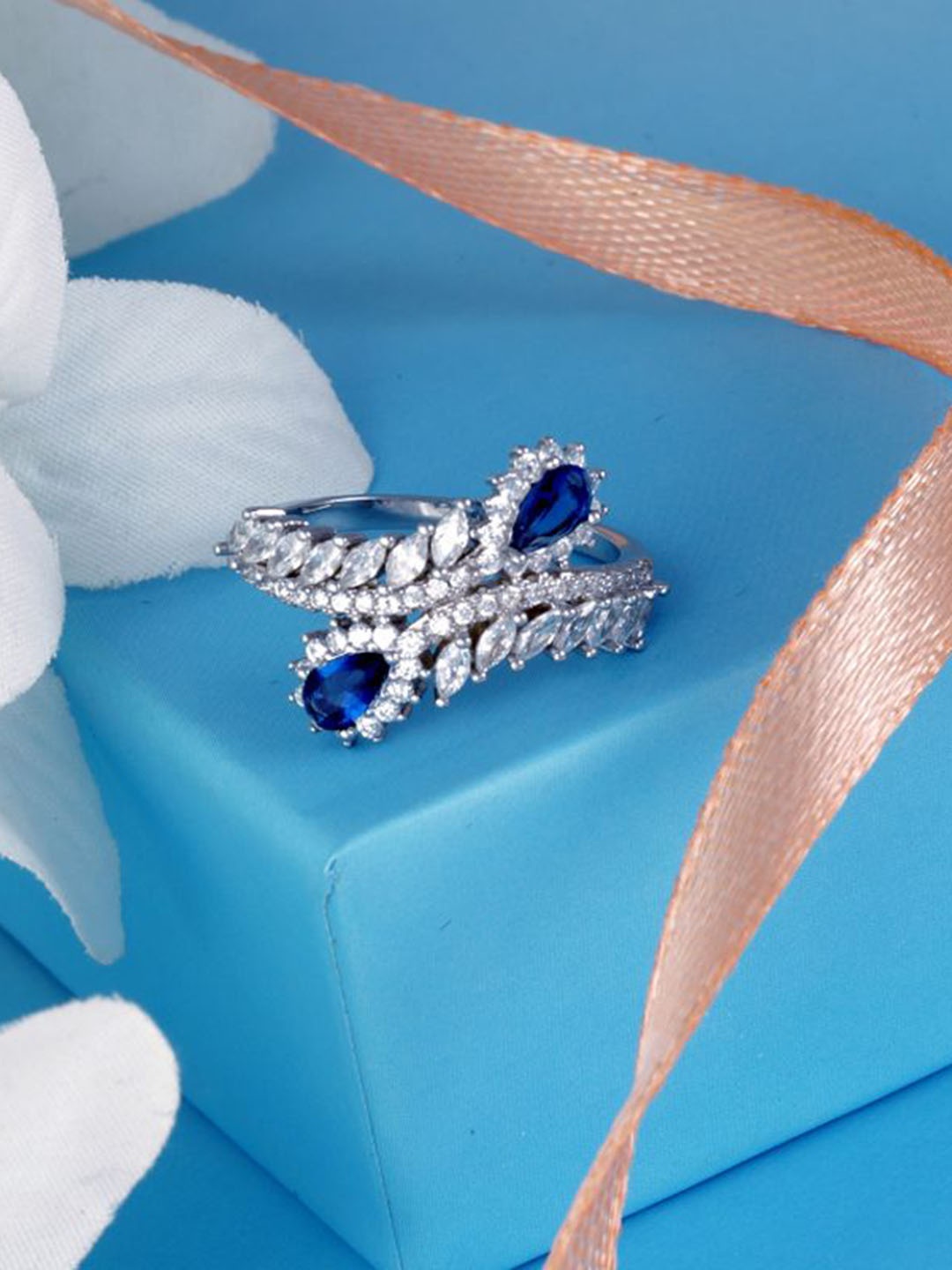 Tuanz Silver Jewelry 925 Sterling Silver Rhodium-Plated CZ-Studded Divine Finger Ring
Tuanz Silver Jewelry 925 Sterling Silver Rhodium-Plated CZ-Studded Divine Finger Ring
