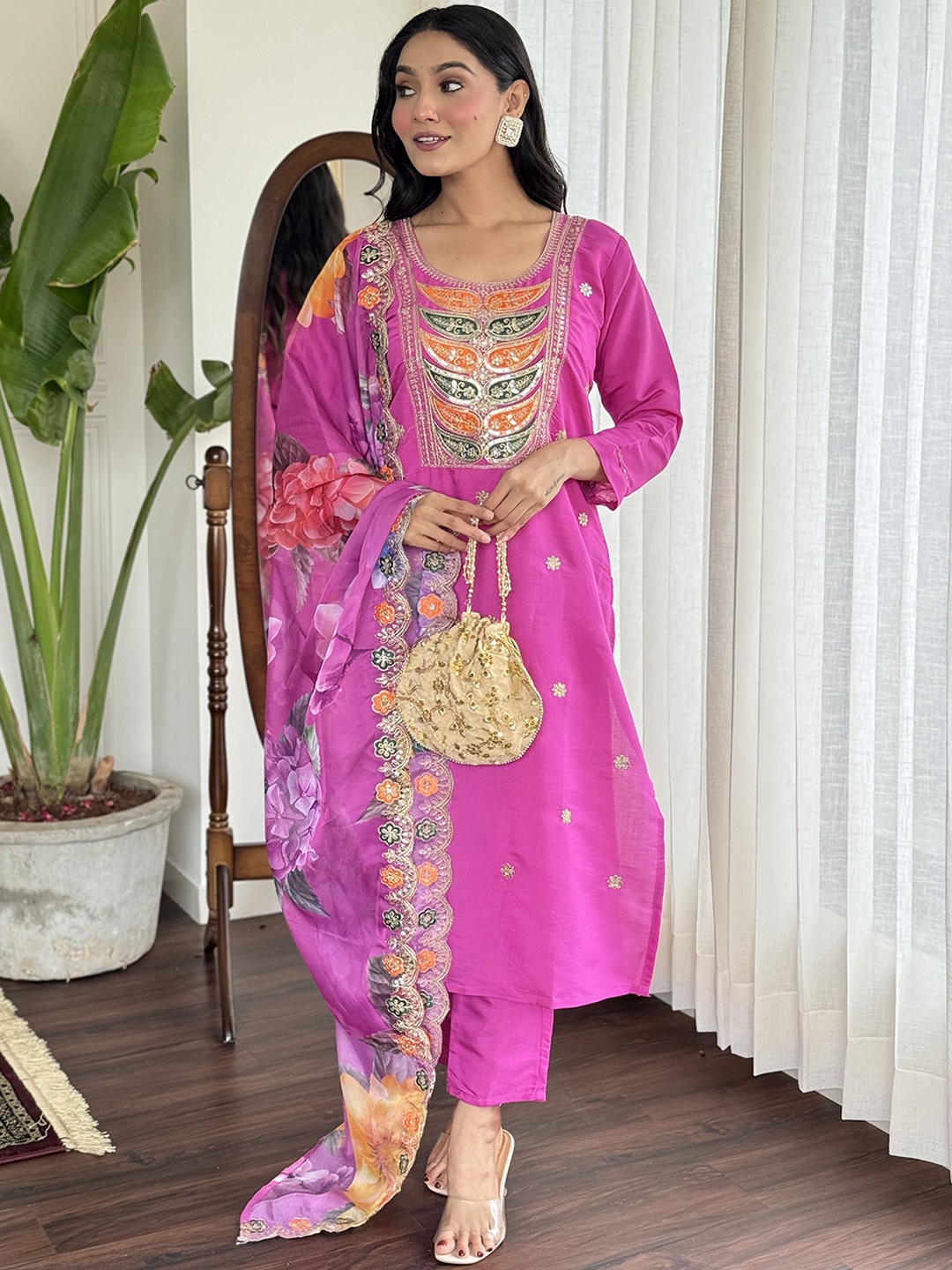 TWINS LADY Floral Embroidered Round Neck Three-Quarter Sleeves Kurta & Trouser & Dupatta, Pink
TWINS LADY Floral Embroidered Round Neck Three-Quarter Sleeves Kurta & Trouser & Dupatta, Pink