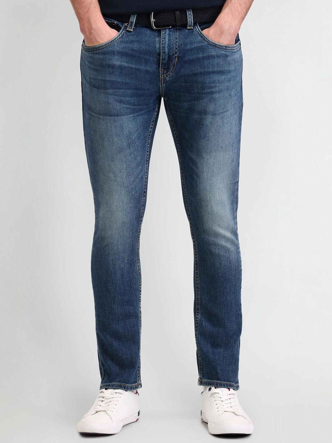 U.S. Polo Assn. Denim Co. Men Carrot Tapered Fit Light Fade Stretchable Jeans, Blue
U.S. Polo Assn. Denim Co. Men Carrot Tapered Fit Light Fade Stretchable Jeans, Blue