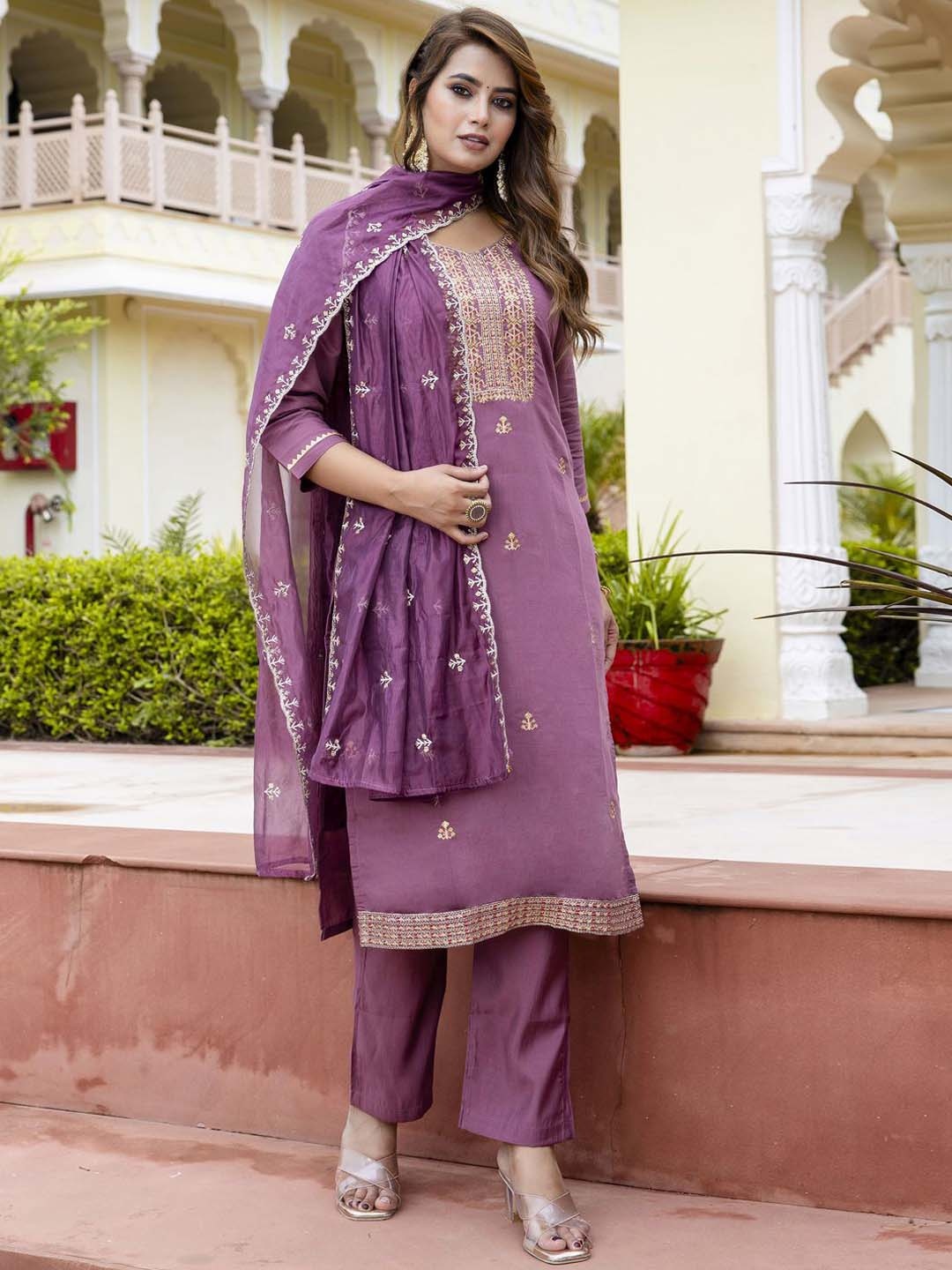 VredeVogel Floral Embroidered Regular Sequin Work Kurta With Trouser With Dupatta, Lavender
VredeVogel Floral Embroidered Regular Sequin Work Kurta With Trouser With Dupatta, Lavender