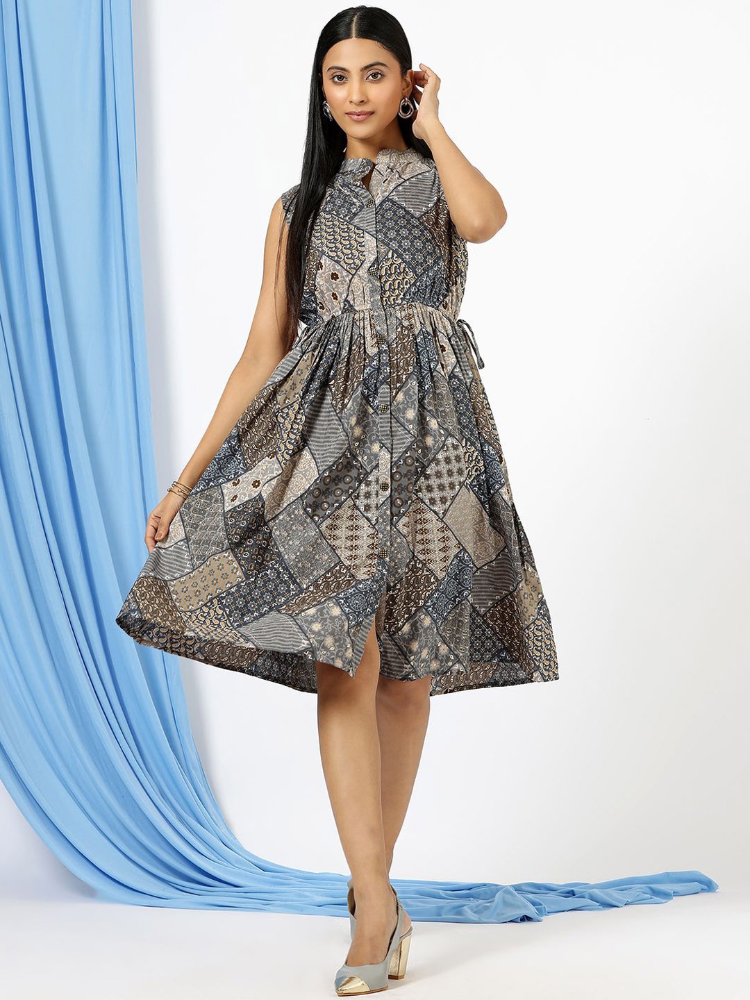 Sitanjali Geometric Printed Mandarin Collar Sleeveless Pure Cotton Ethnic Dress, Grey
Sitanjali Geometric Printed Mandarin Collar Sleeveless Pure Cotton Ethnic Dress, Grey
