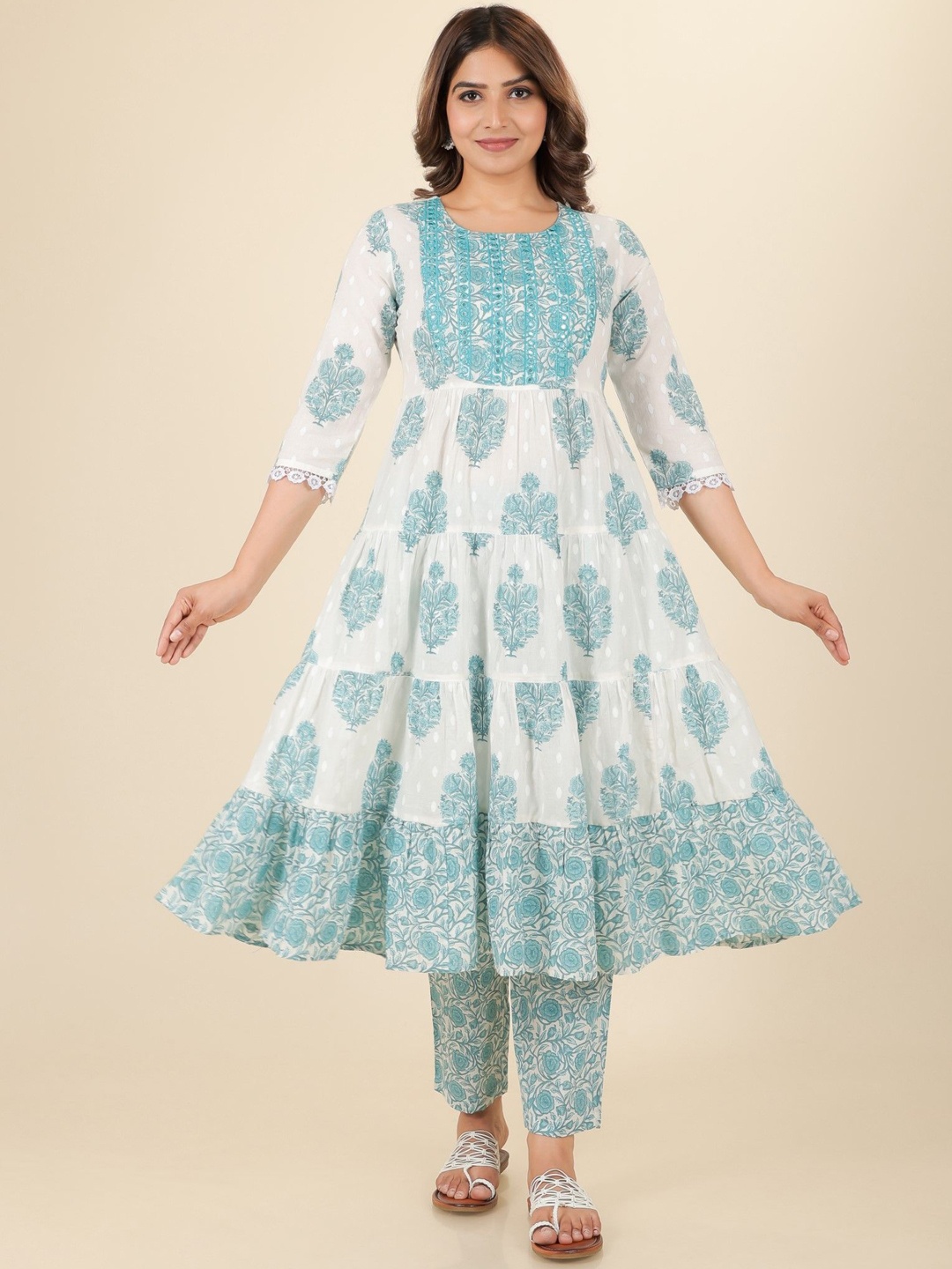 Aramya Floral Printed Round Neck Three-Quarter Sleeves Layered Pure Cotton Anarkali Kurta, White
Aramya Floral Printed Round Neck Three-Quarter Sleeves Layered Pure Cotton Anarkali Kurta, White